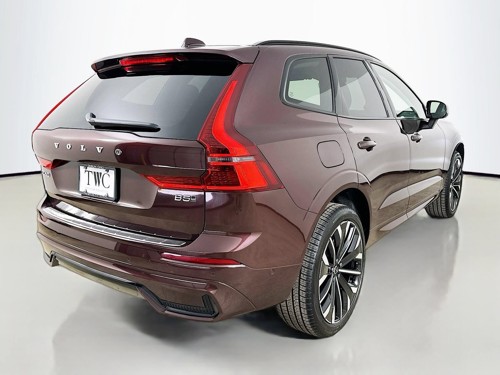 New 2026 Volvo XC60 B5 Ultra w/ Protection Package Premier AWD/4WD image 5