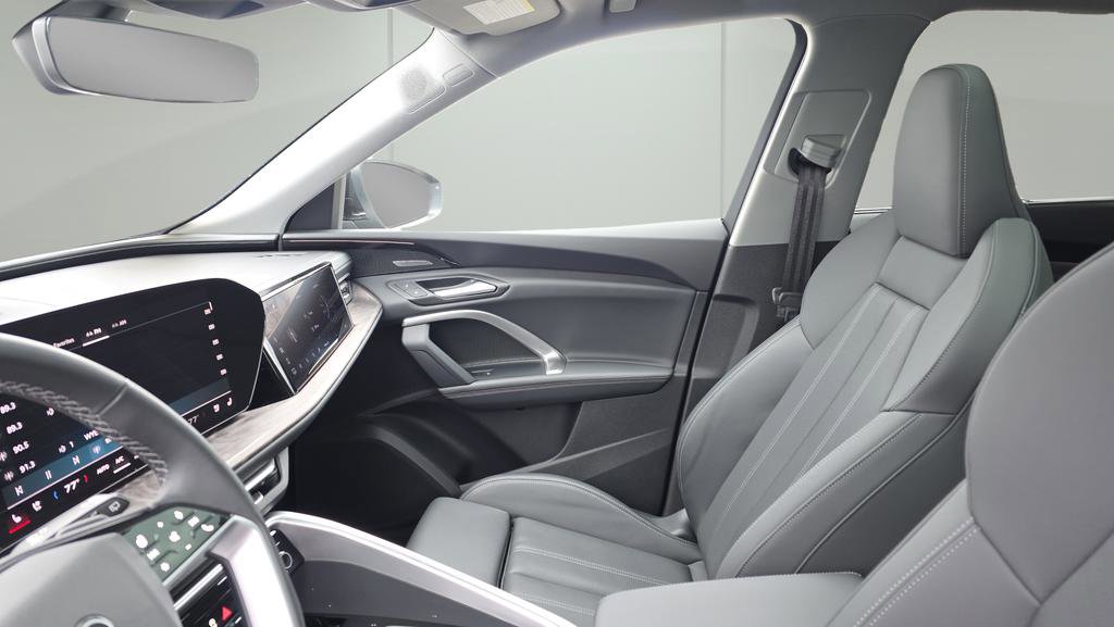 Used 2025 Audi Q5 Prestige image 13