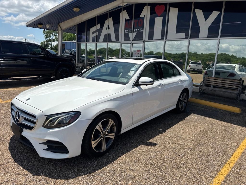 Used 2019 Mercedes-Benz E 300 4MATIC image 2