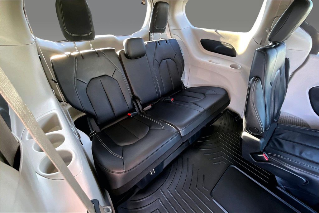 Used 2022 Chrysler Pacifica Touring-L FWD image 23