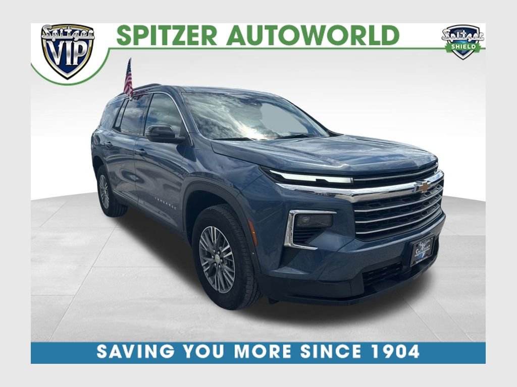 Used 2025 Chevrolet Traverse LT image 1