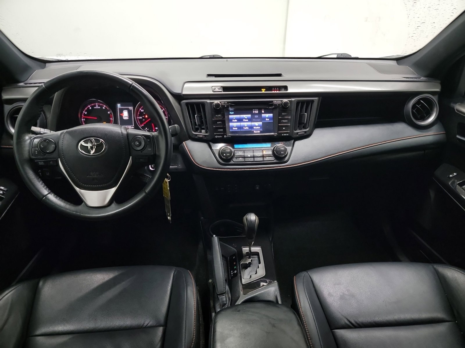 Used 2017 Toyota RAV4 SE image 15