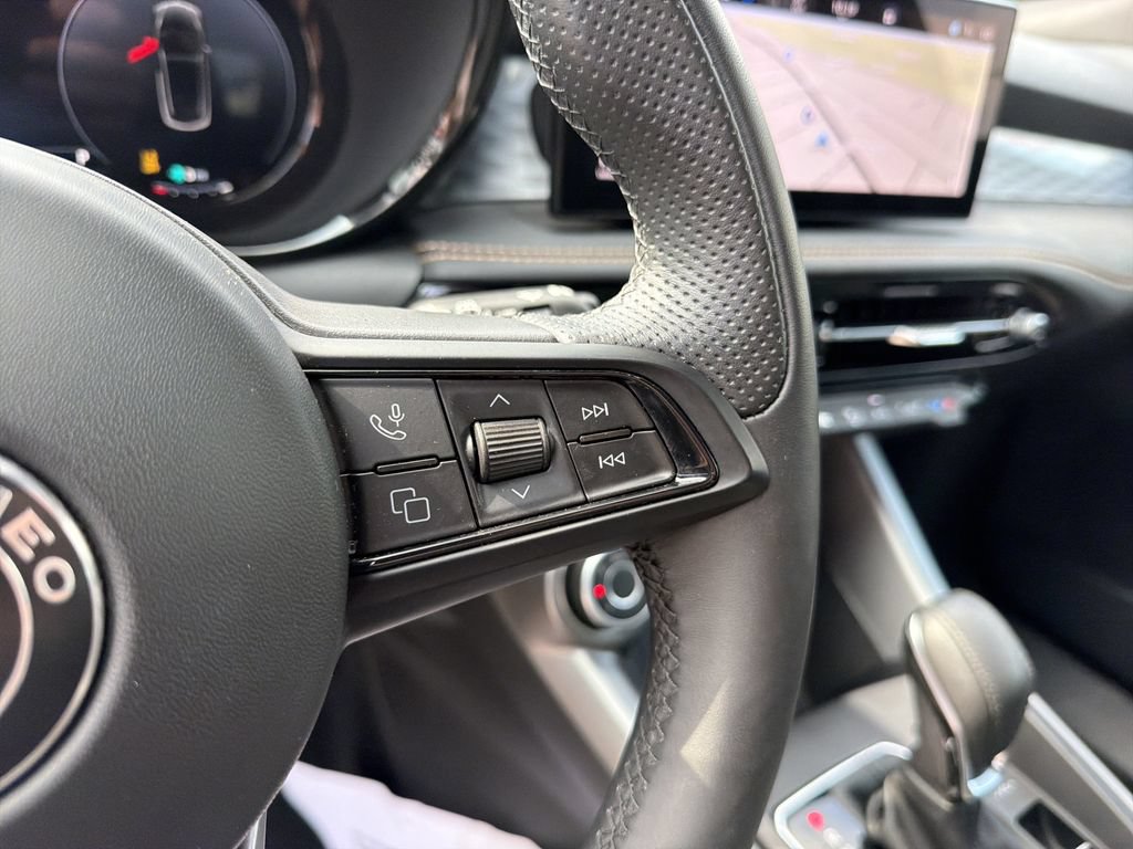 Used 2025 Alfa Romeo Tonale w/ Premium Package AWD/4WD image 19