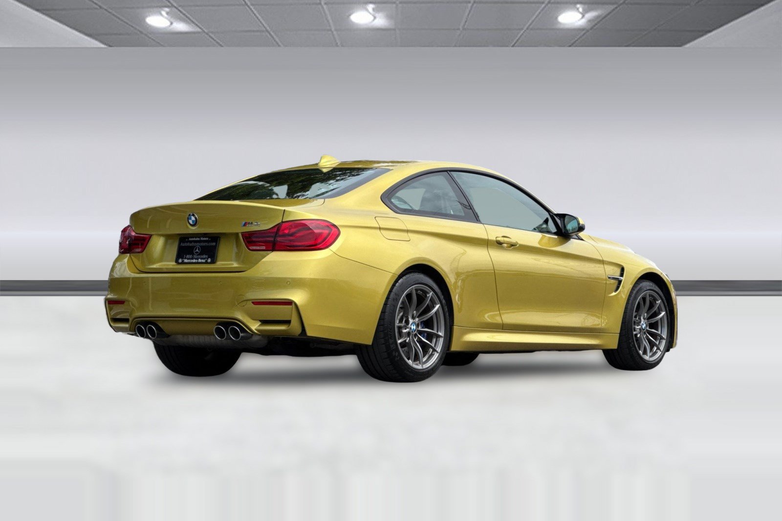 Used 2018 BMW M4 Coupe RWD image 9
