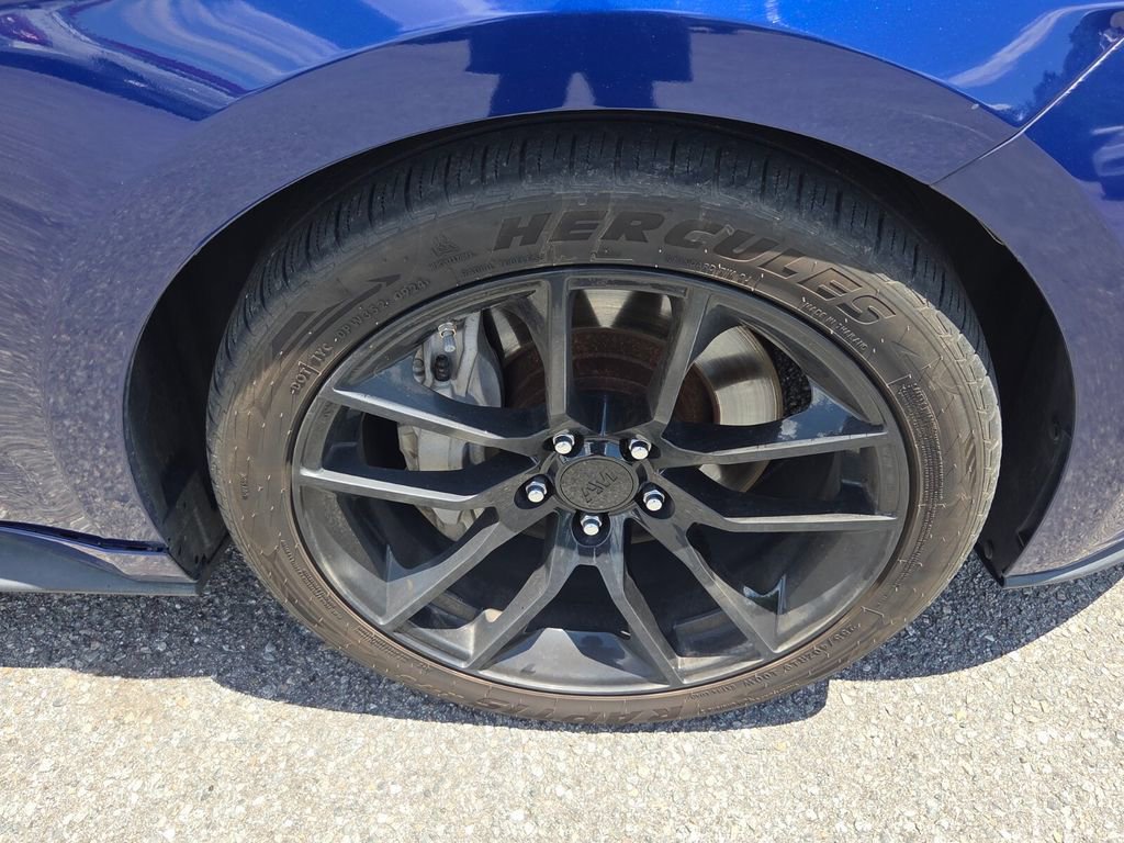 Used 2016 Ford Mustang GT w/ Black Accent Package RWD image 13