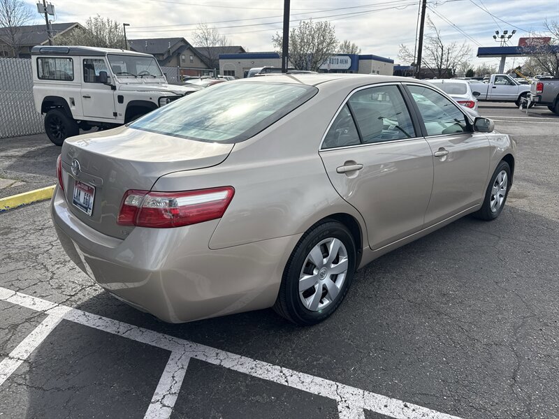 Used 2009 Toyota Camry LE FWD image 4