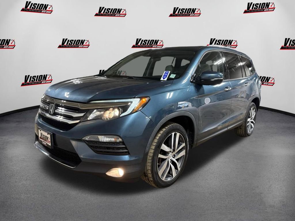 Used 2017 Honda Pilot Touring image 1