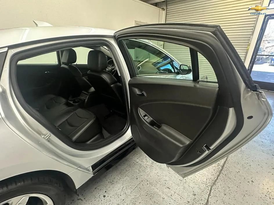 Used 2017 Chevrolet Volt LT w/ Comfort Package image 15