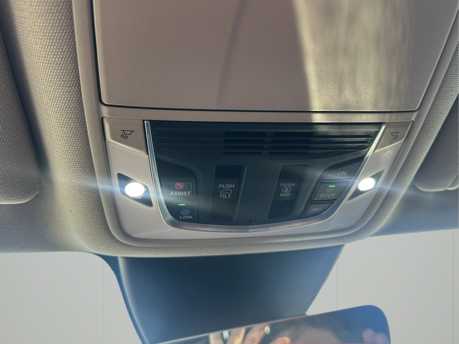 Used 2023 Acura MDX SH-AWD w/ Advance Package image 32