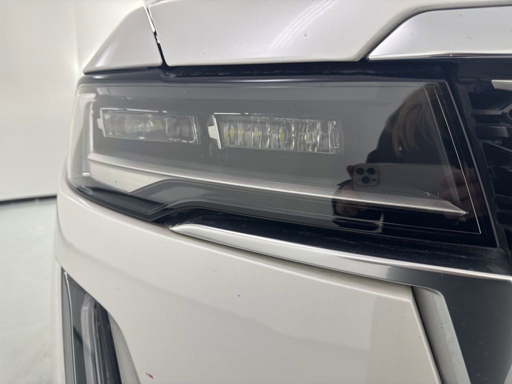 Used 2021 Cadillac Escalade Premium Luxury w/ Performance Package image 9