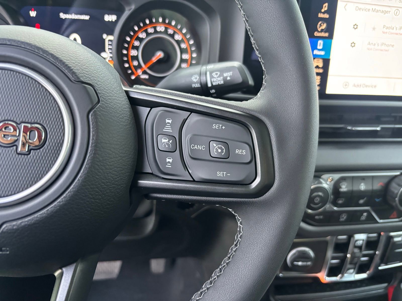 Used 2025 Jeep Gladiator Sport image 14