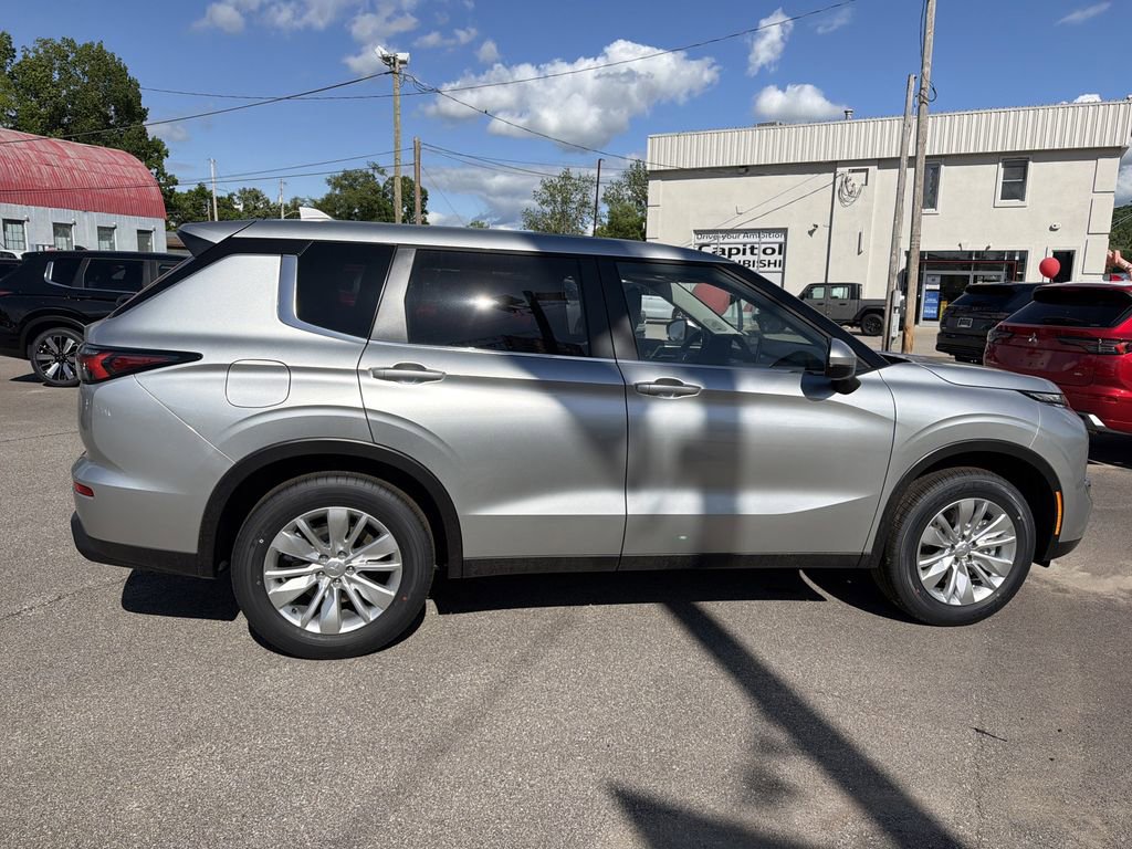 New 2026 Mitsubishi Outlander ES AWD/4WD image 3