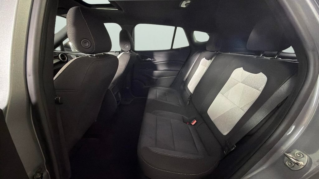 Certified 2024 Chevrolet Trax RS w/ Sunroof Package FWD image 26