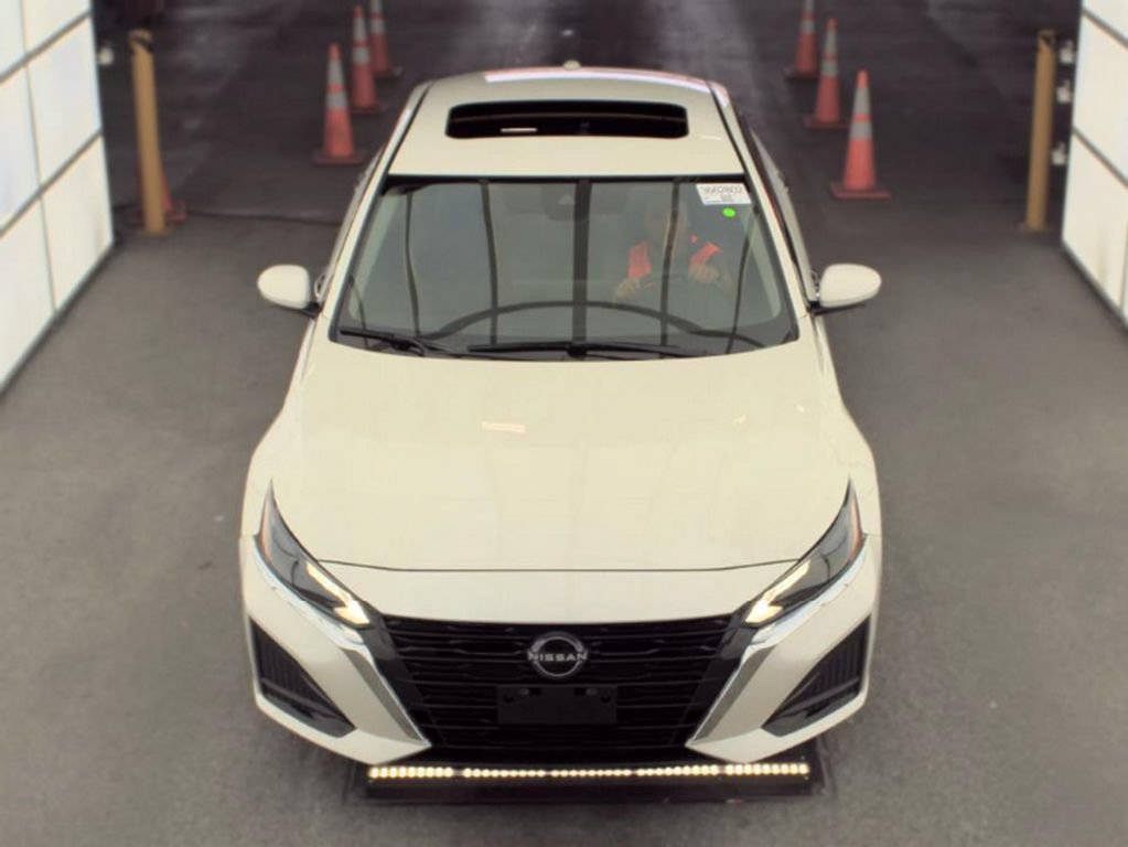 Used 2023 Nissan Altima 2.5 SL FWD image 3