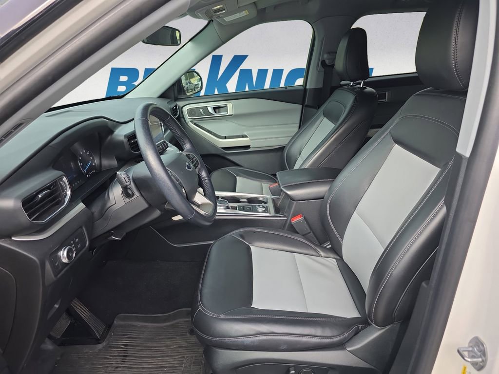 Used 2022 Ford Explorer XLT w/ Equipment Group 202A AWD/4WD image 9