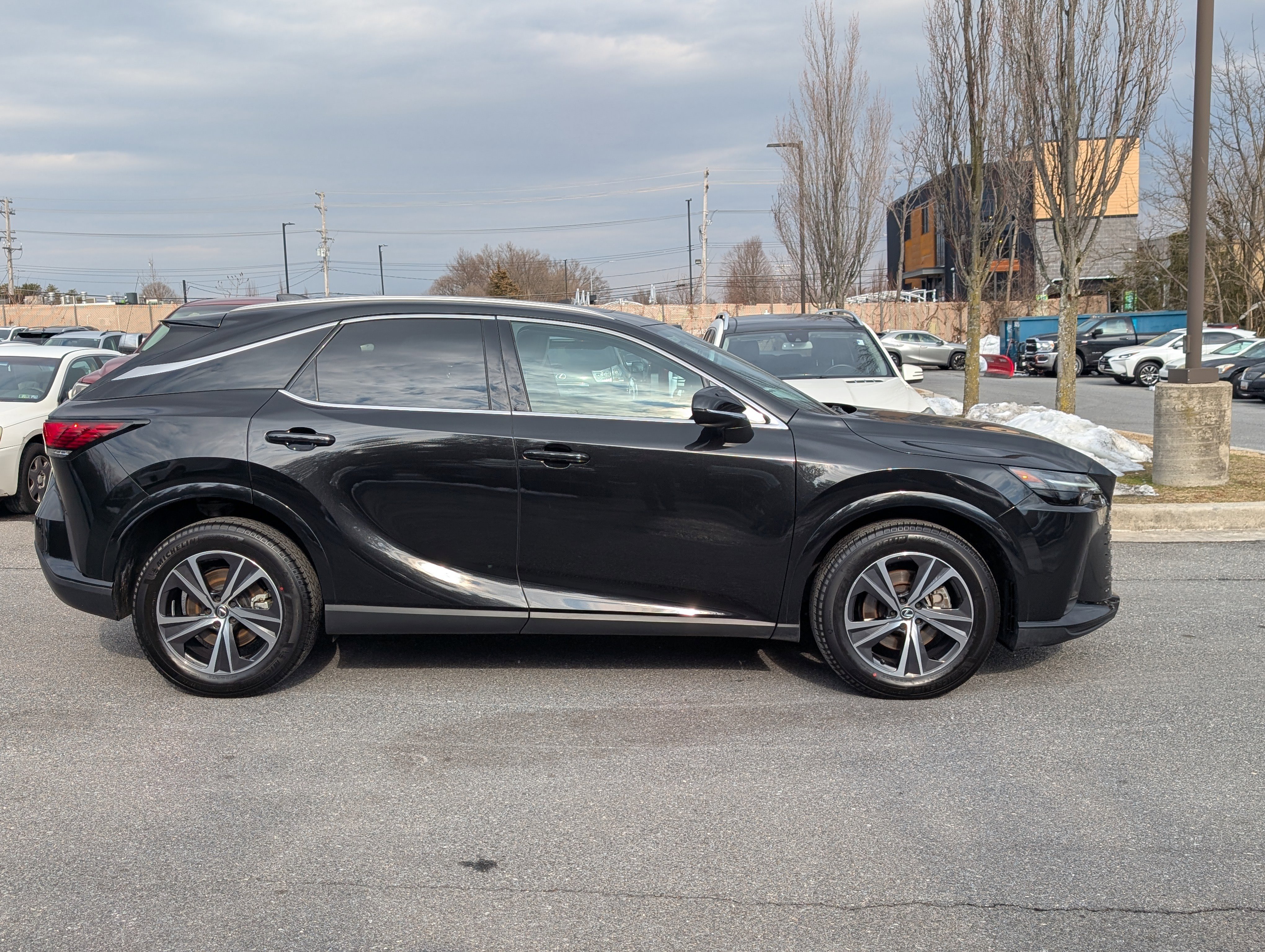 Used 2024 Lexus RX 350 Premium w/ Accessory Package (Z1) image 2