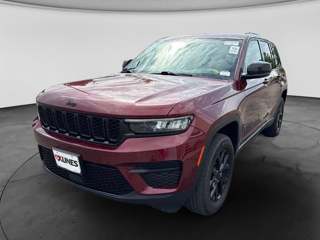 Used 2024 Jeep Grand Cherokee Altitude AWD/4WD image 9