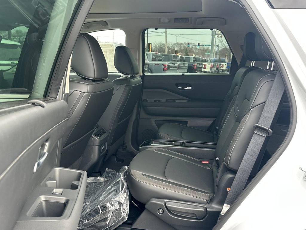 New 2026 Nissan Pathfinder SL image 13