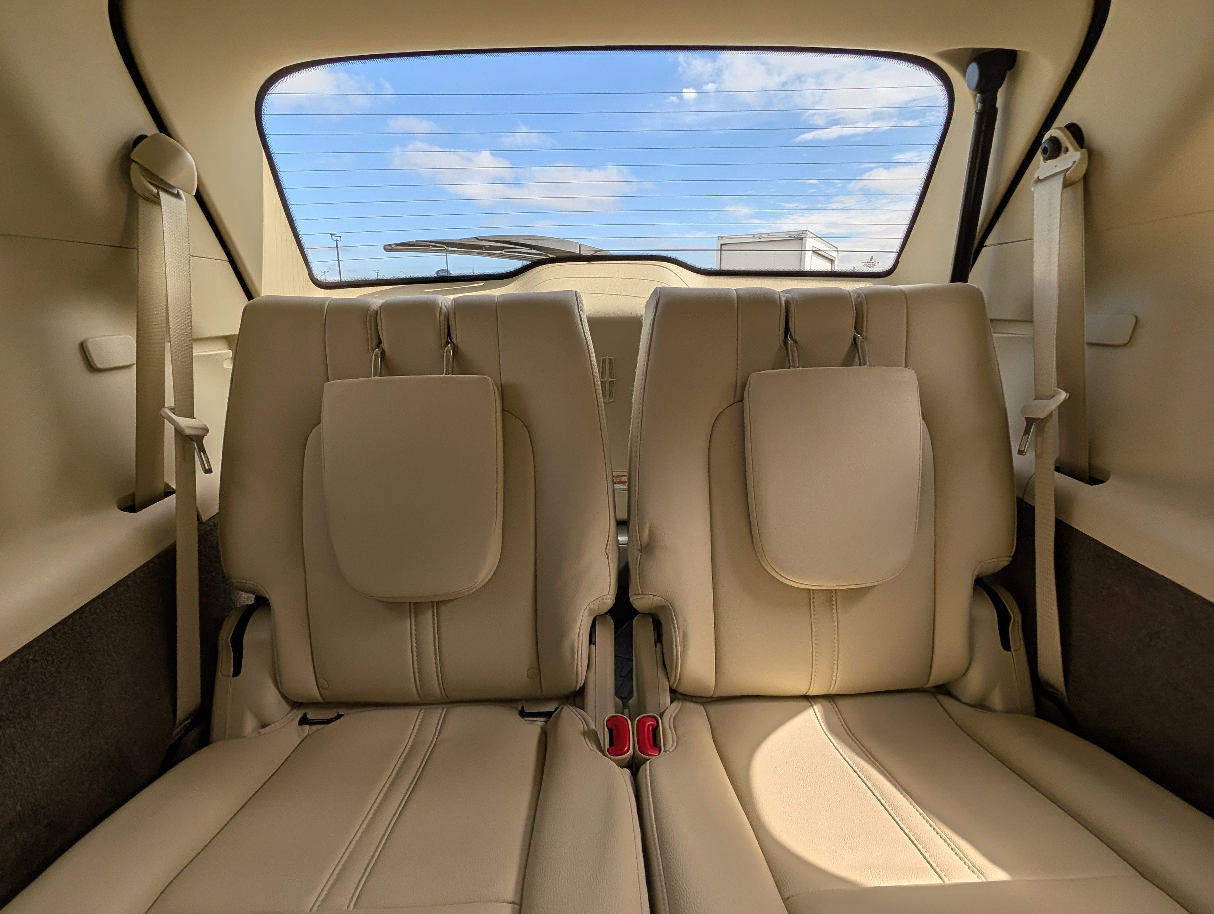 Used 2018 Lincoln MKT AWD image 30