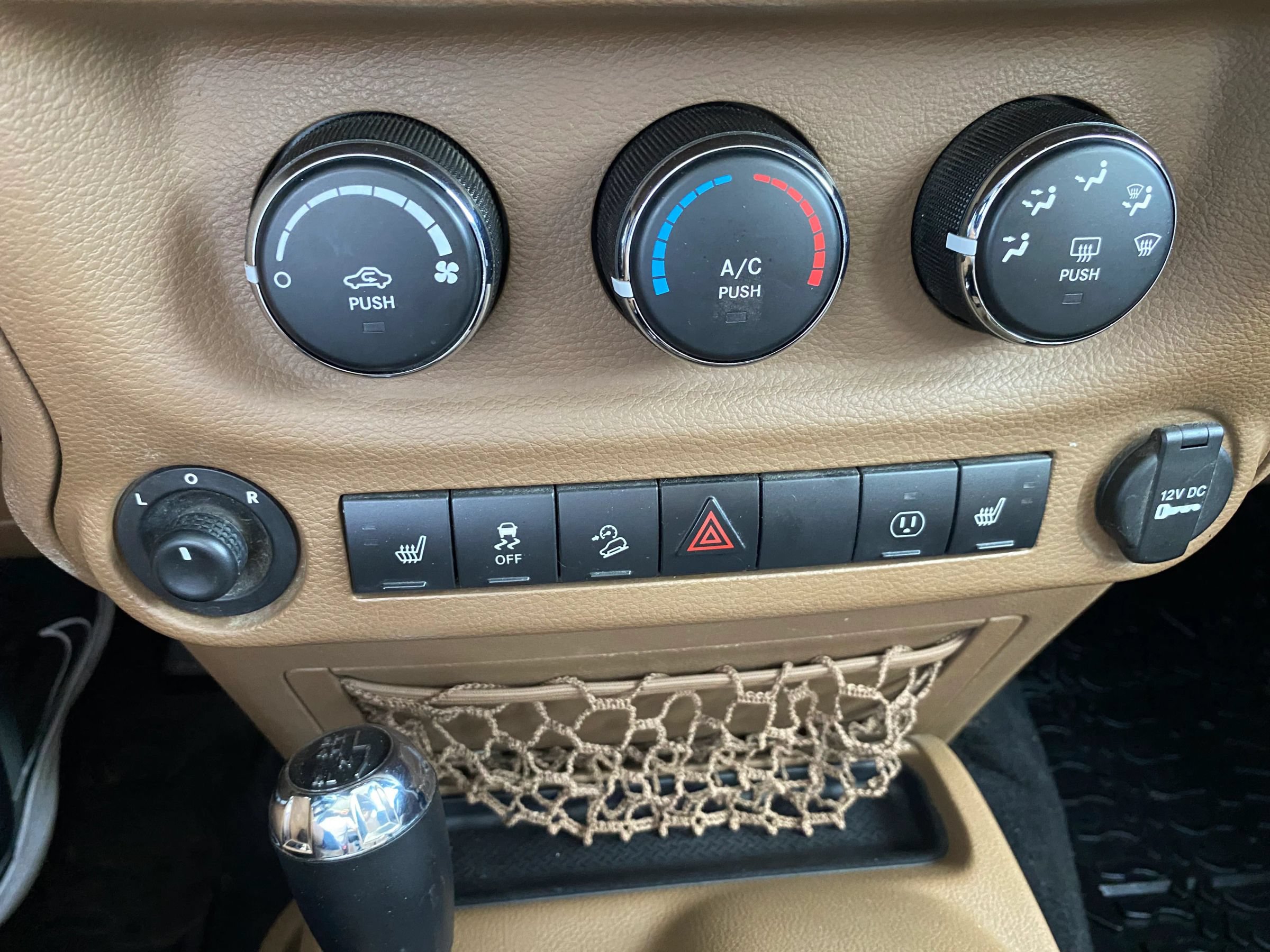 Used 2015 Jeep Wrangler Unlimited Sahara w/ Mopar Chrome Edition Group AWD/4WD image 19