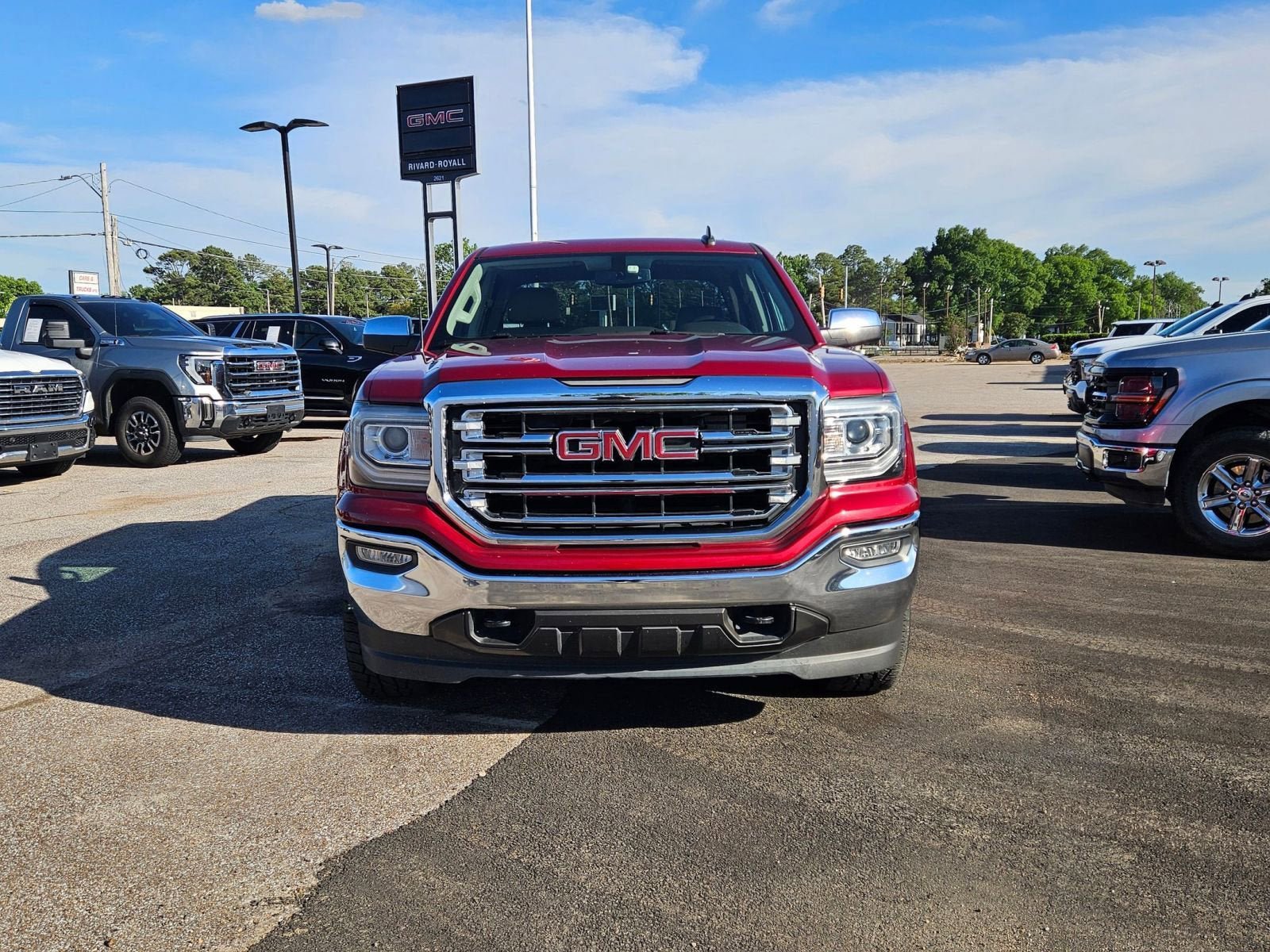 Used 2018 GMC Sierra 1500 SLT w/ SLT Premium Package AWD/4WD image 9