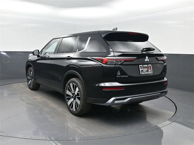 New 2025 Mitsubishi Outlander SE image 3