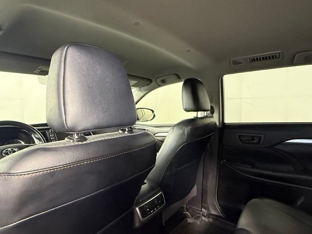 Used 2018 Toyota Highlander Plus FWD image 25