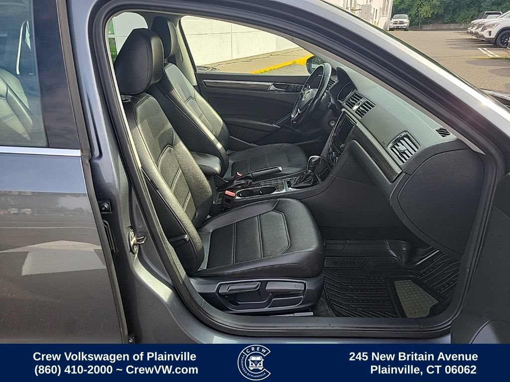 Used 2016 Volkswagen Passat 1.8T SE FWD image 16