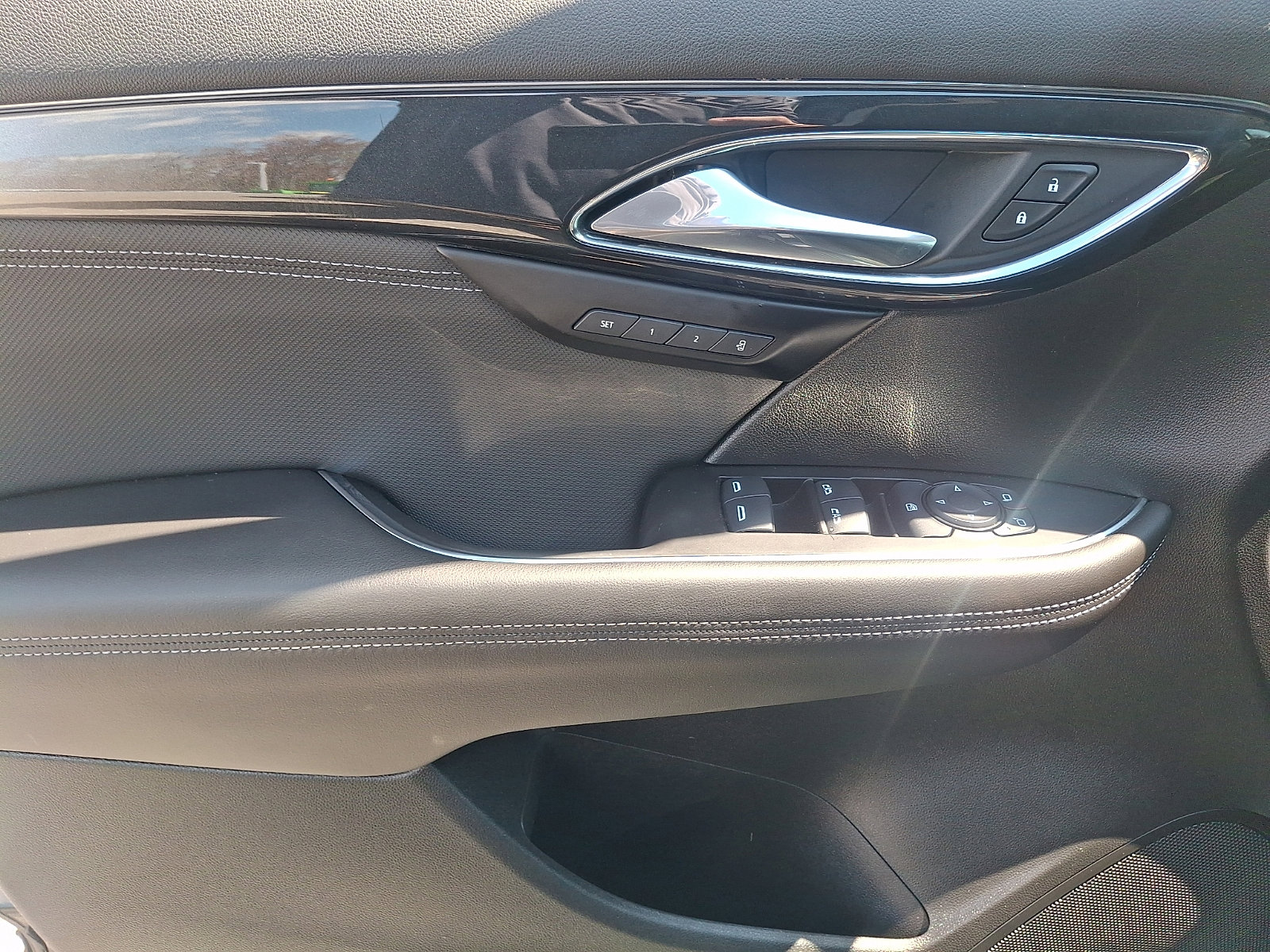 Used 2025 Buick Envision Preferred AWD/4WD image 12