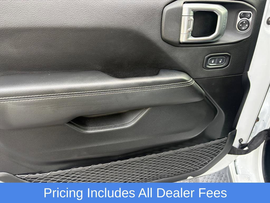 Used 2020 Jeep Wrangler Unlimited Sahara AWD/4WD image 22