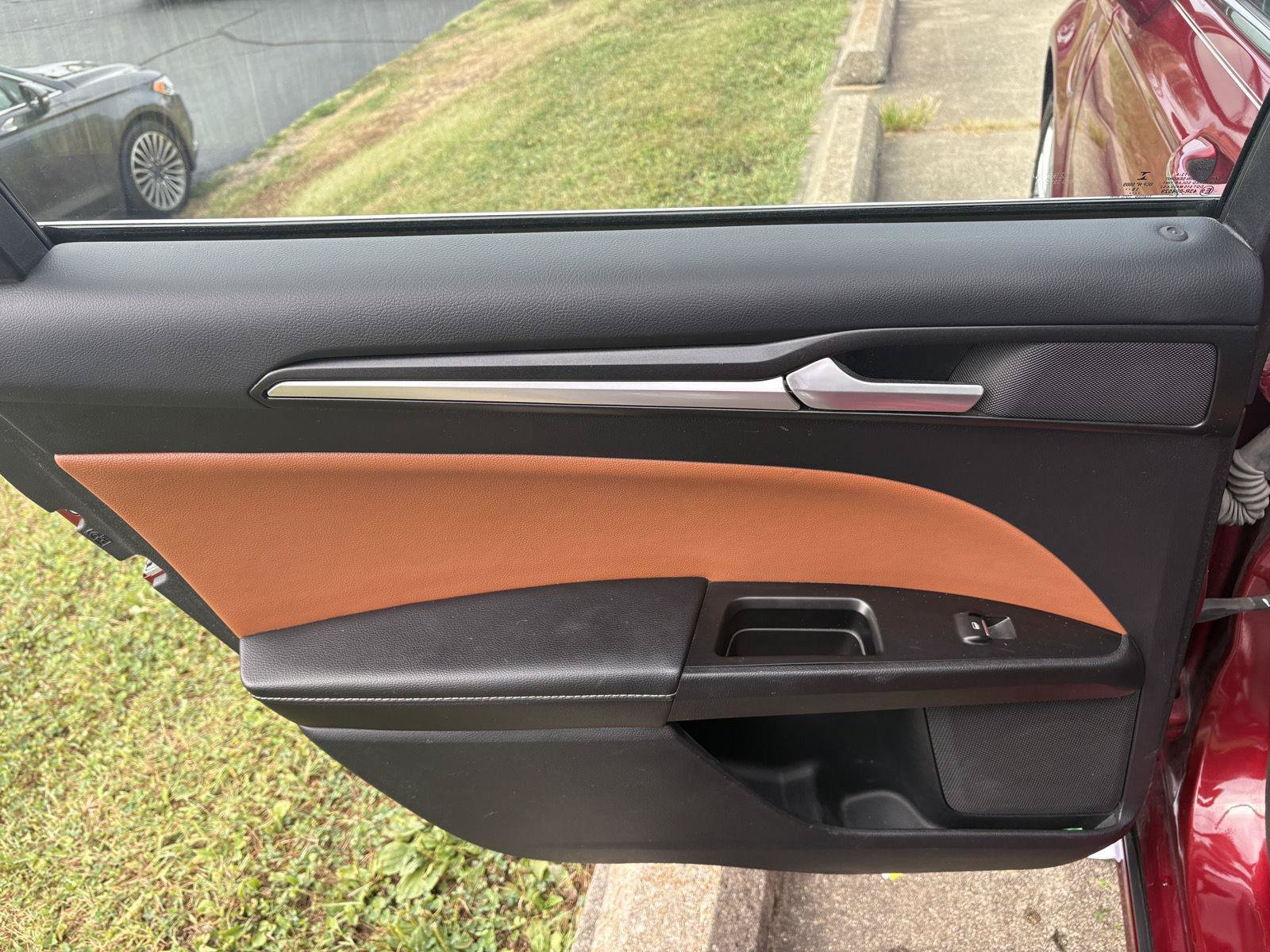 Used 2019 Ford Fusion Energi Titanium FWD image 13