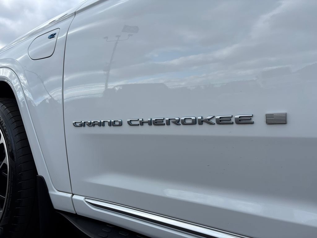 Used 2022 Jeep Grand Cherokee Summit image 32