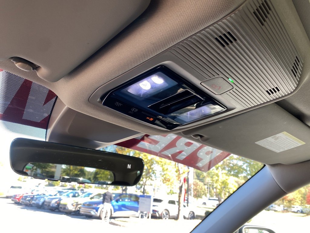 Used 2025 Volkswagen Atlas SEL image 24