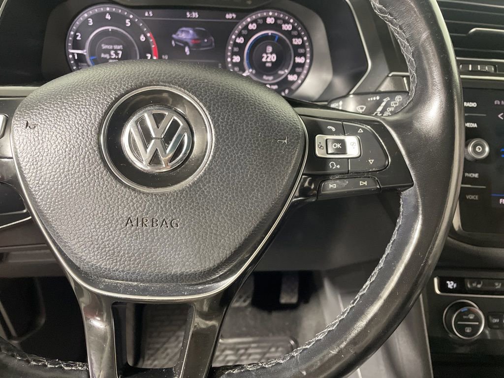 Used 2018 Volkswagen Tiguan SEL Premium w/ 3rd Row Seat Package image 14