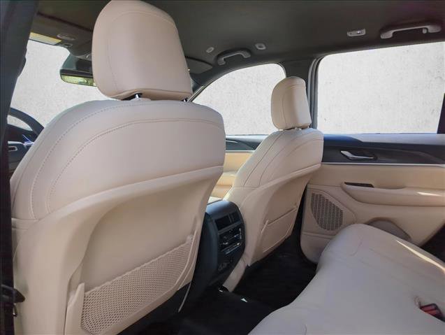 Used 2025 Jeep Grand Cherokee Limited image 14