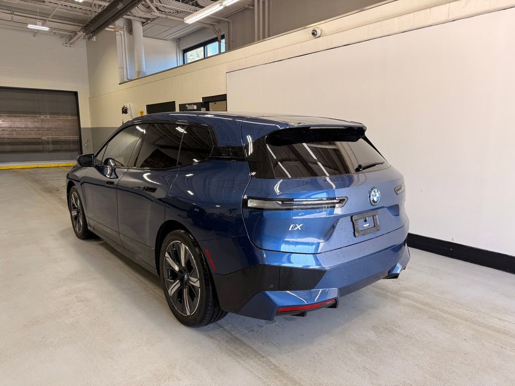 Used 2023 BMW iX xDrive50 w/ Premium Package AWD/4WD image 3