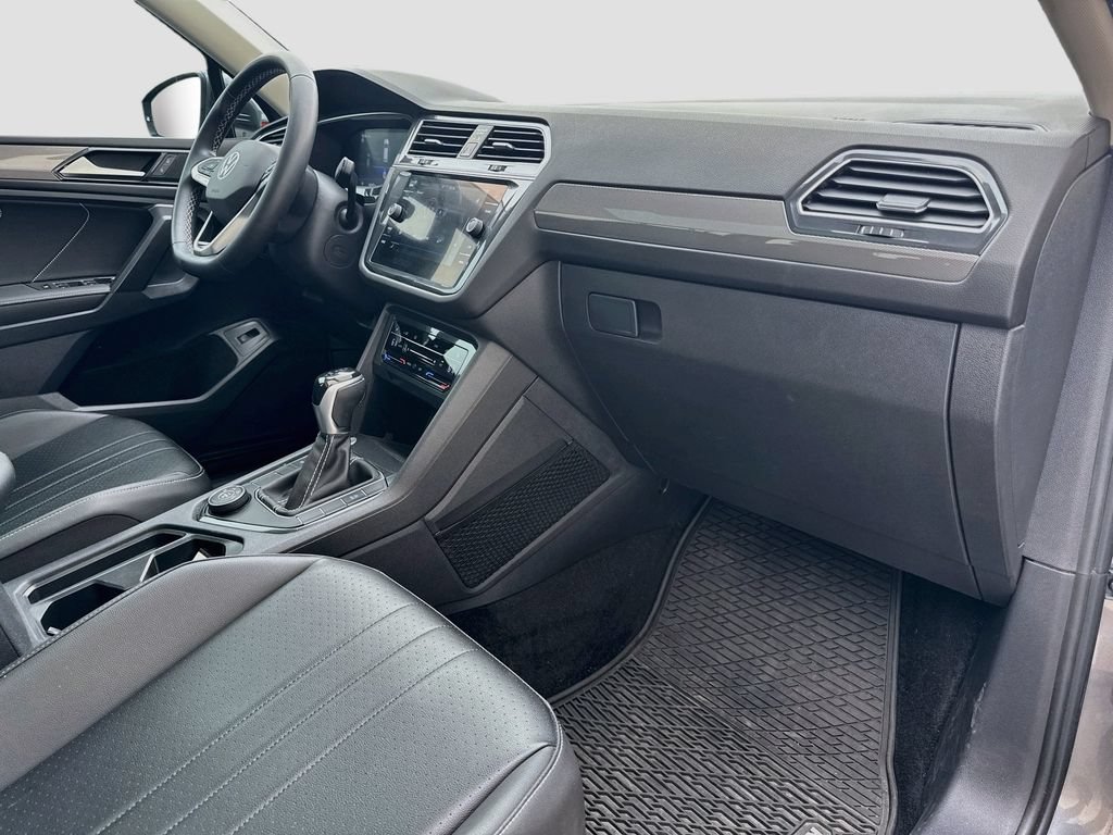 Used 2022 Volkswagen Tiguan SE AWD/4WD image 30