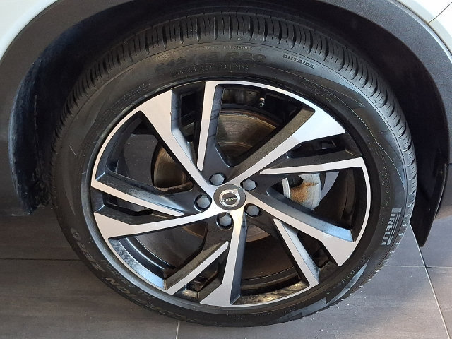 Used 2021 Volvo XC40 T5 R-Design w/ Climate Package AWD/4WD image 7