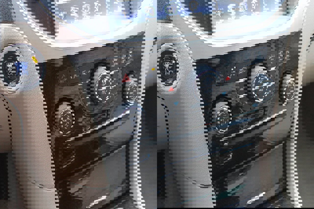 Used 2013 Chrysler 300 image 21