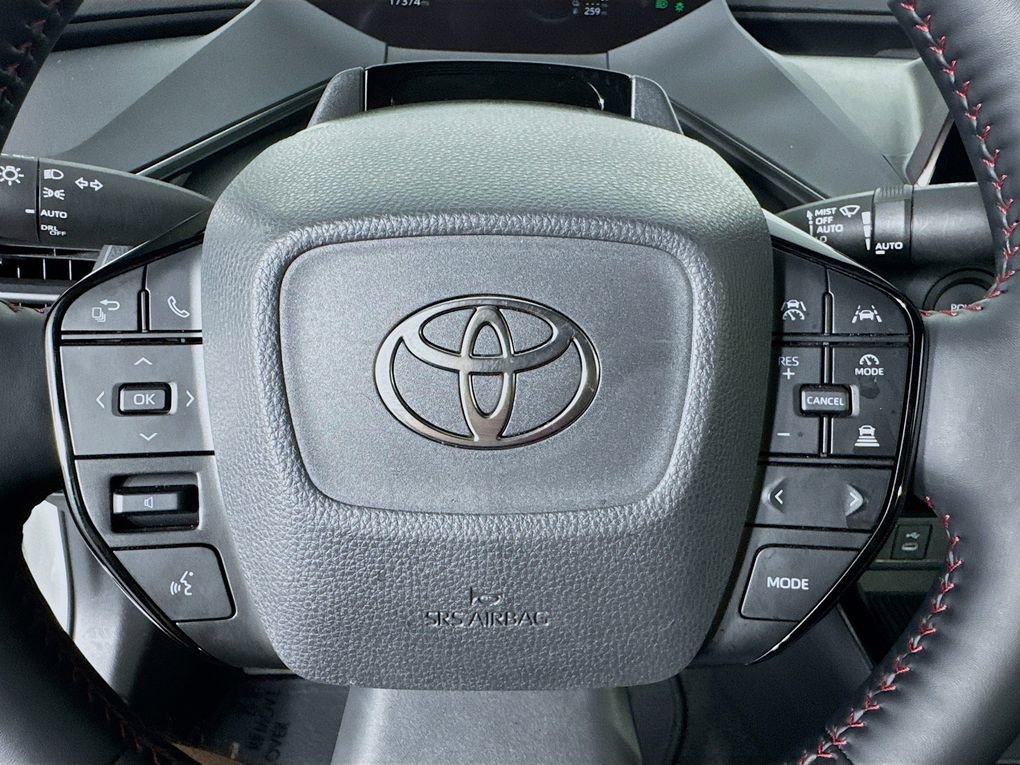 Used 2025 Toyota Prius Plug-In Hybrid FWD image 16