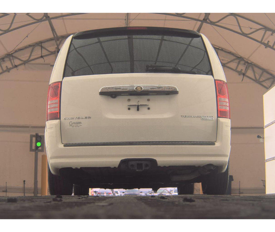 Used 2009 Chrysler Town & Country Touring image 7