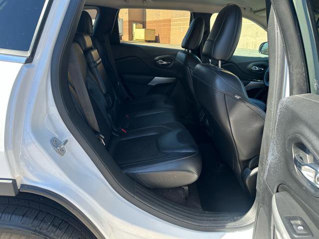 Used 2018 Jeep Cherokee Latitude Plus AWD/4WD image 15