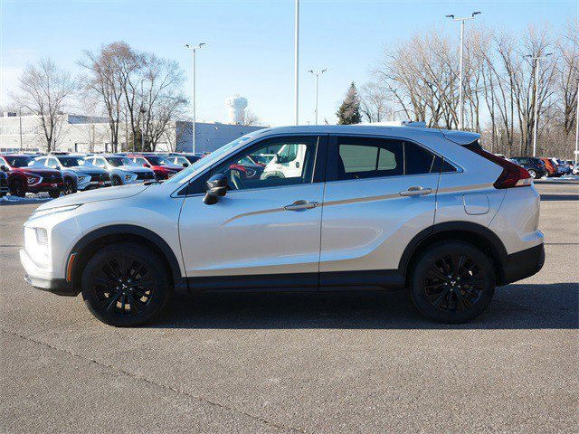 Used 2022 Mitsubishi Eclipse Cross LE image 4