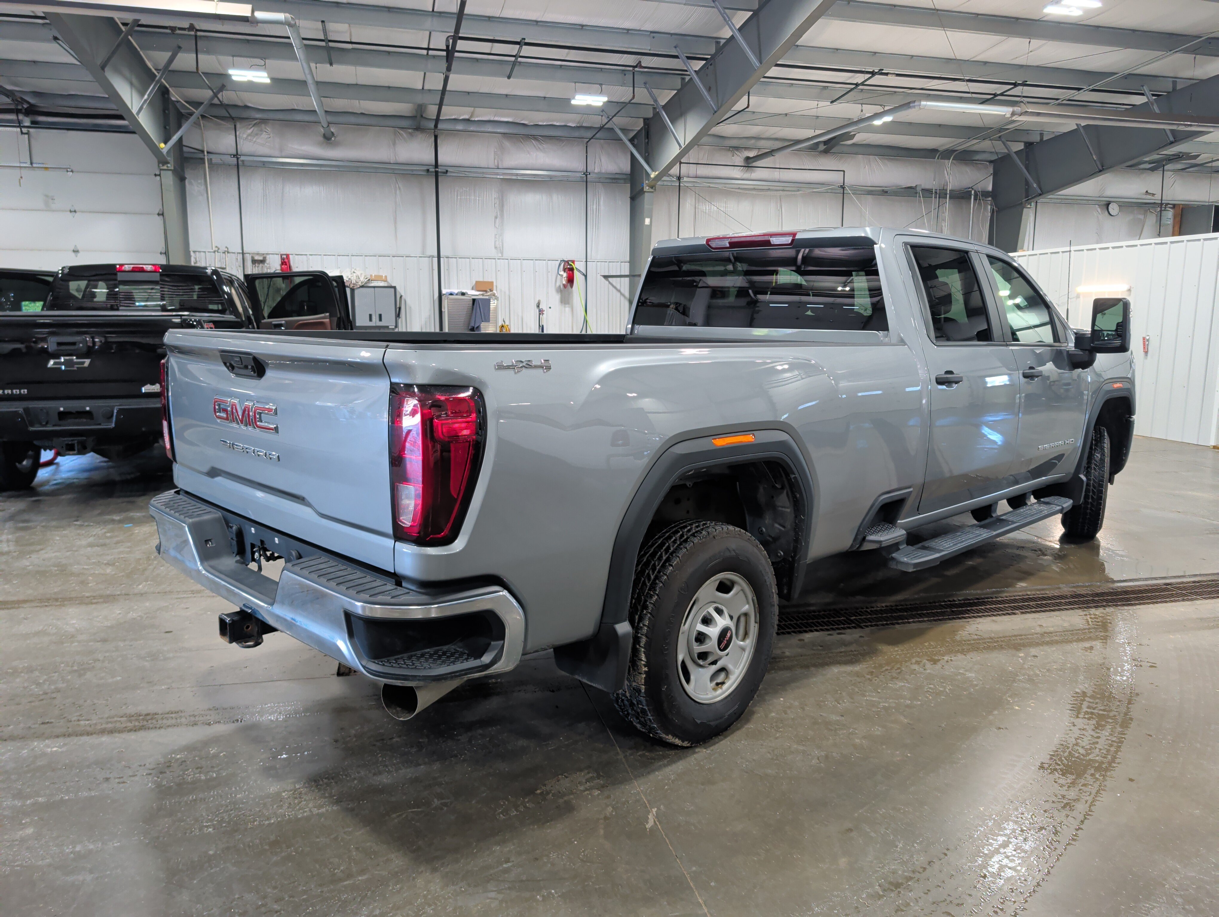 Used 2024 GMC Sierra 2500 Pro AWD/4WD image 3