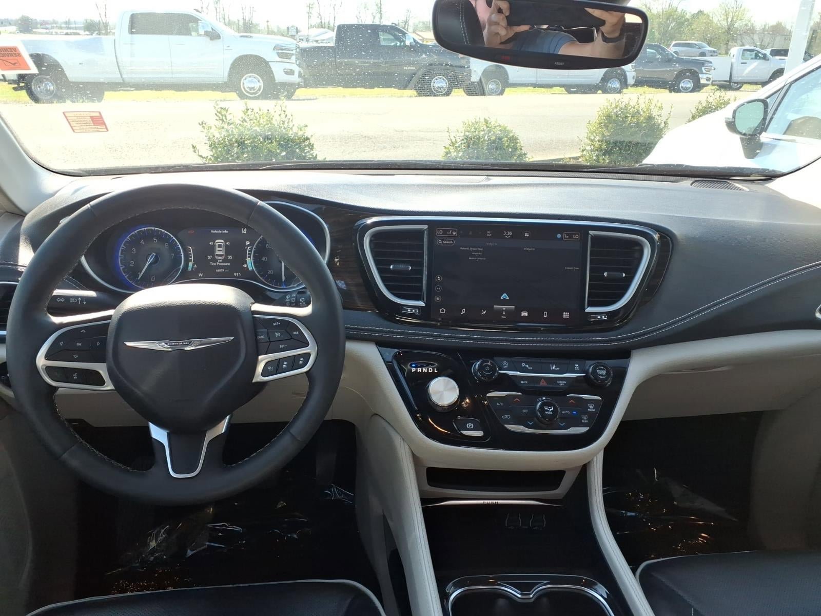 Used 2023 Chrysler Pacifica Limited image 18
