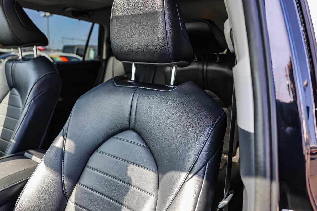 Used 2024 Toyota Highlander XLE FWD image 19