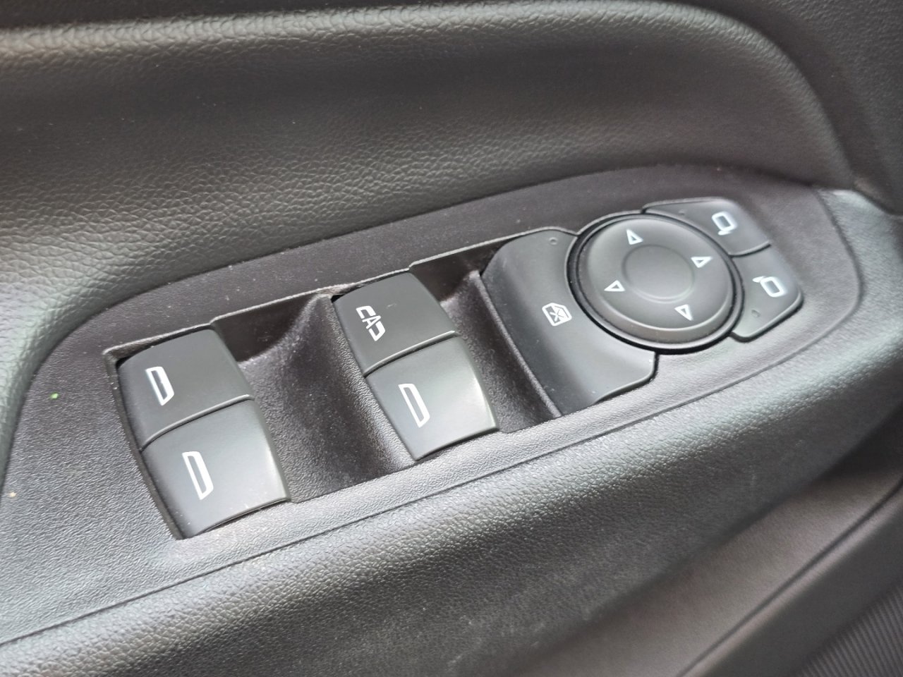Used 2019 Chevrolet Equinox LT FWD image 17