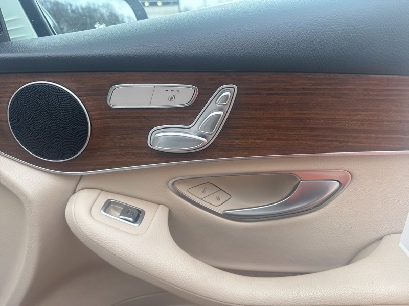 Used 2021 Mercedes-Benz GLC 300 4MATIC image 17