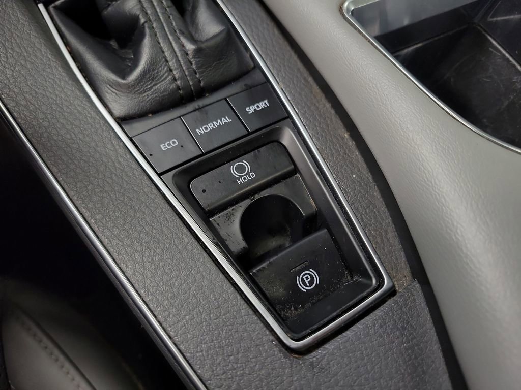 Used 2019 Toyota Avalon Limited image 16