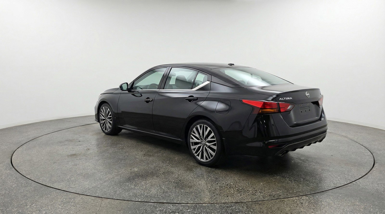 Used 2025 Nissan Altima 2.5 SV FWD image 6